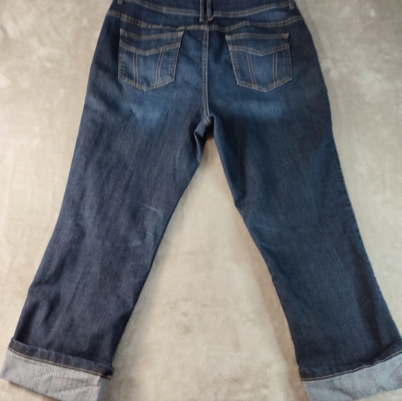 CHICO'S Platinum Denim Cropped Stretchy High-Rise Jeans LIKE NEW            #122 - Picture 5 of 12